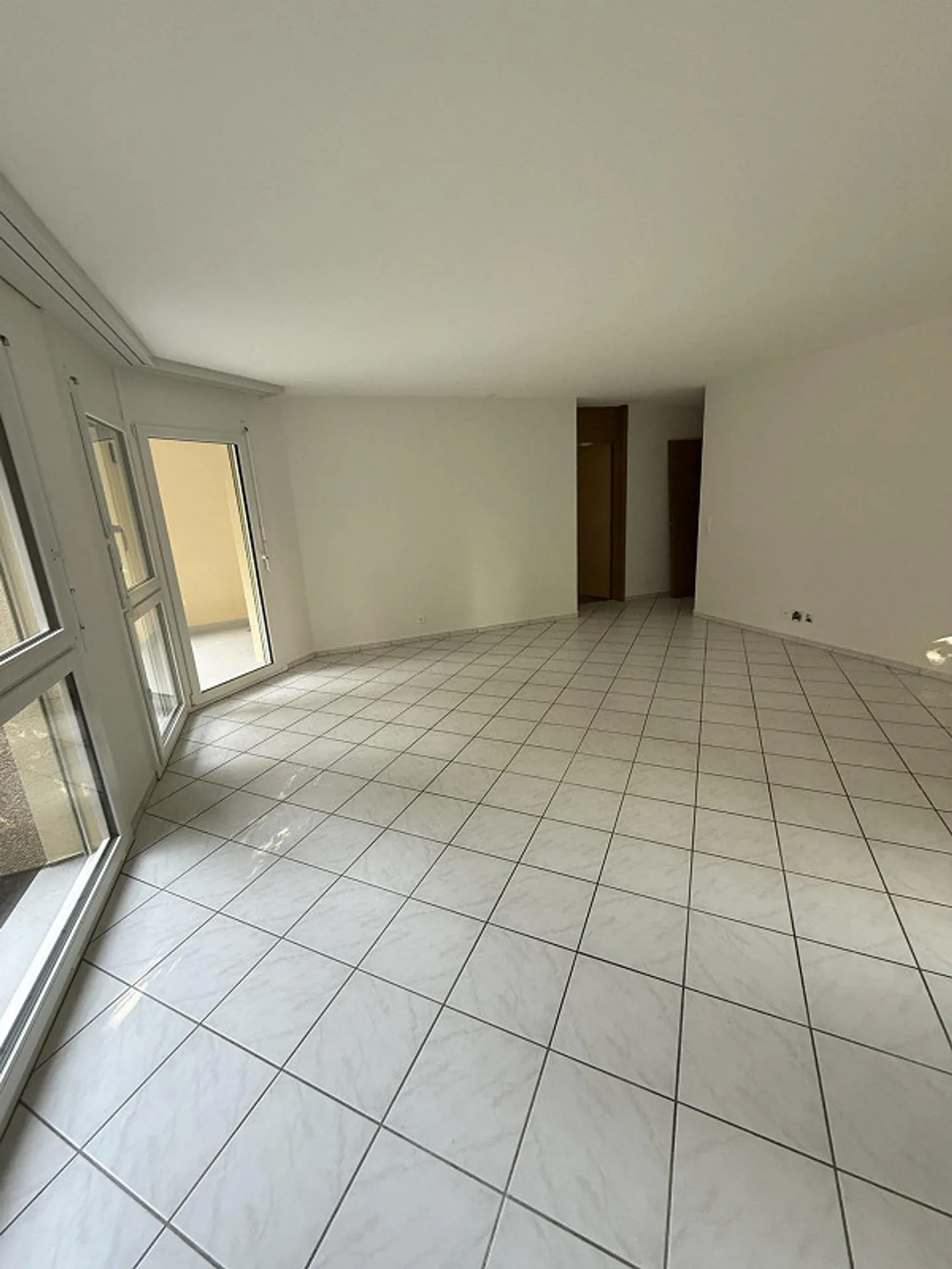 Appartement 4,5 pièces avec nouvelles salles de bains et cuisine 107 m2 - Photo 5 sur 20