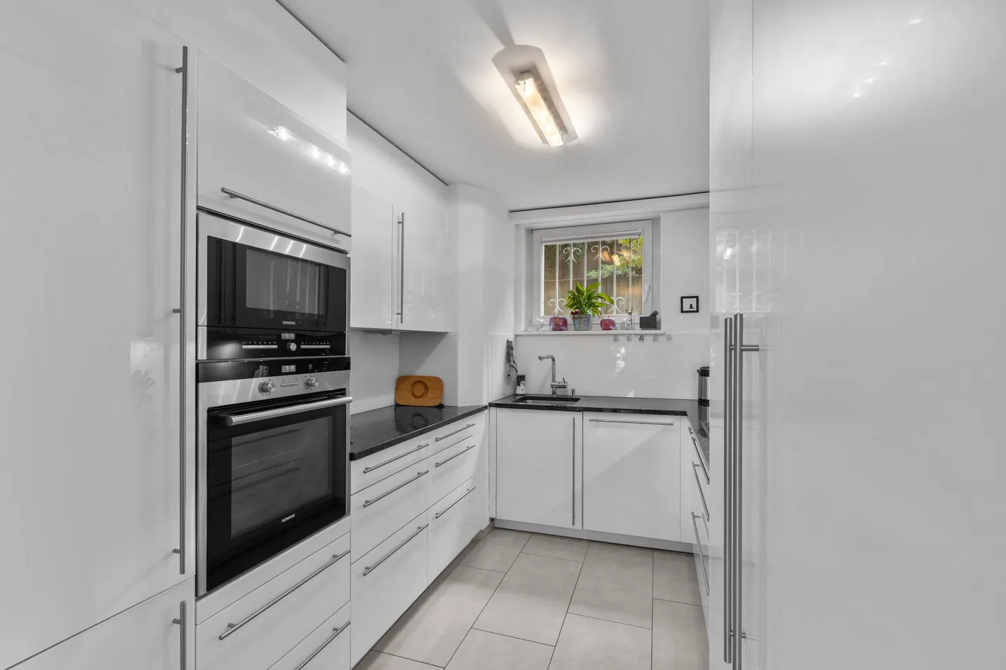 Living like in a single-family home! - Photo 5 of 10