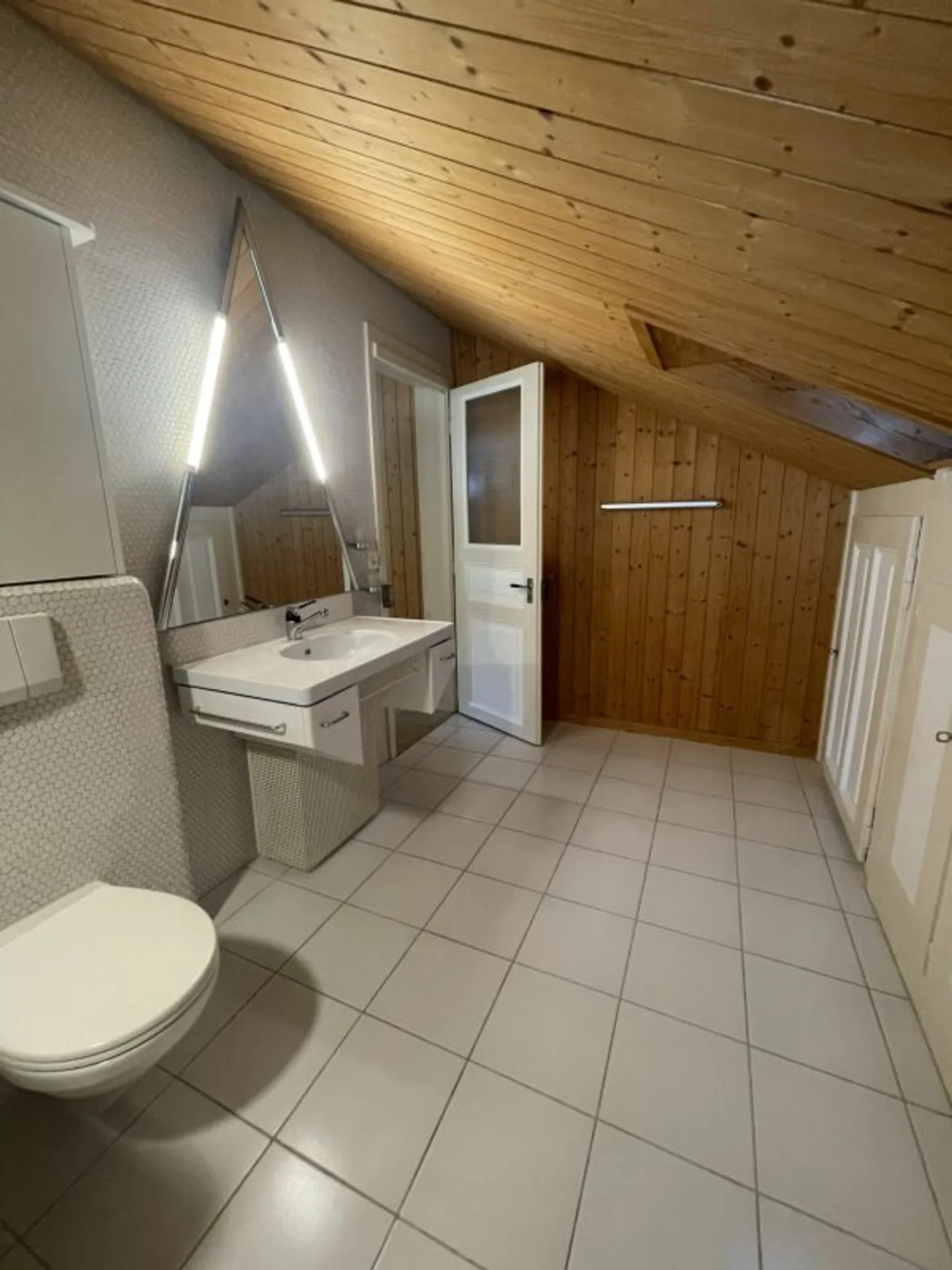 3.5 Room Attic Apartment - Photo 19 of 27