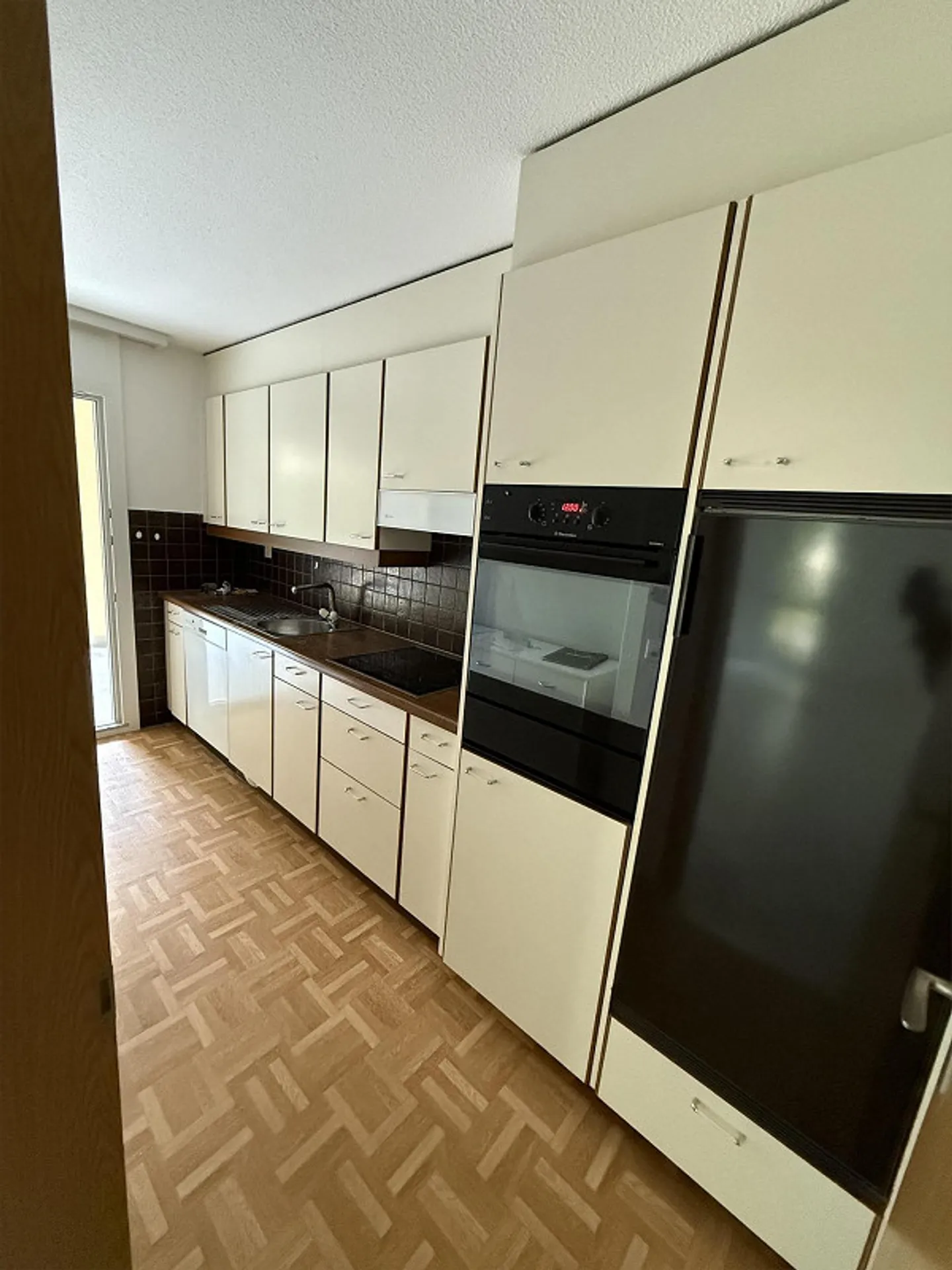 Appartement 4,5 pièces avec nouvelles salles de bains et cuisine 107 m2 - Photo 9 sur 20