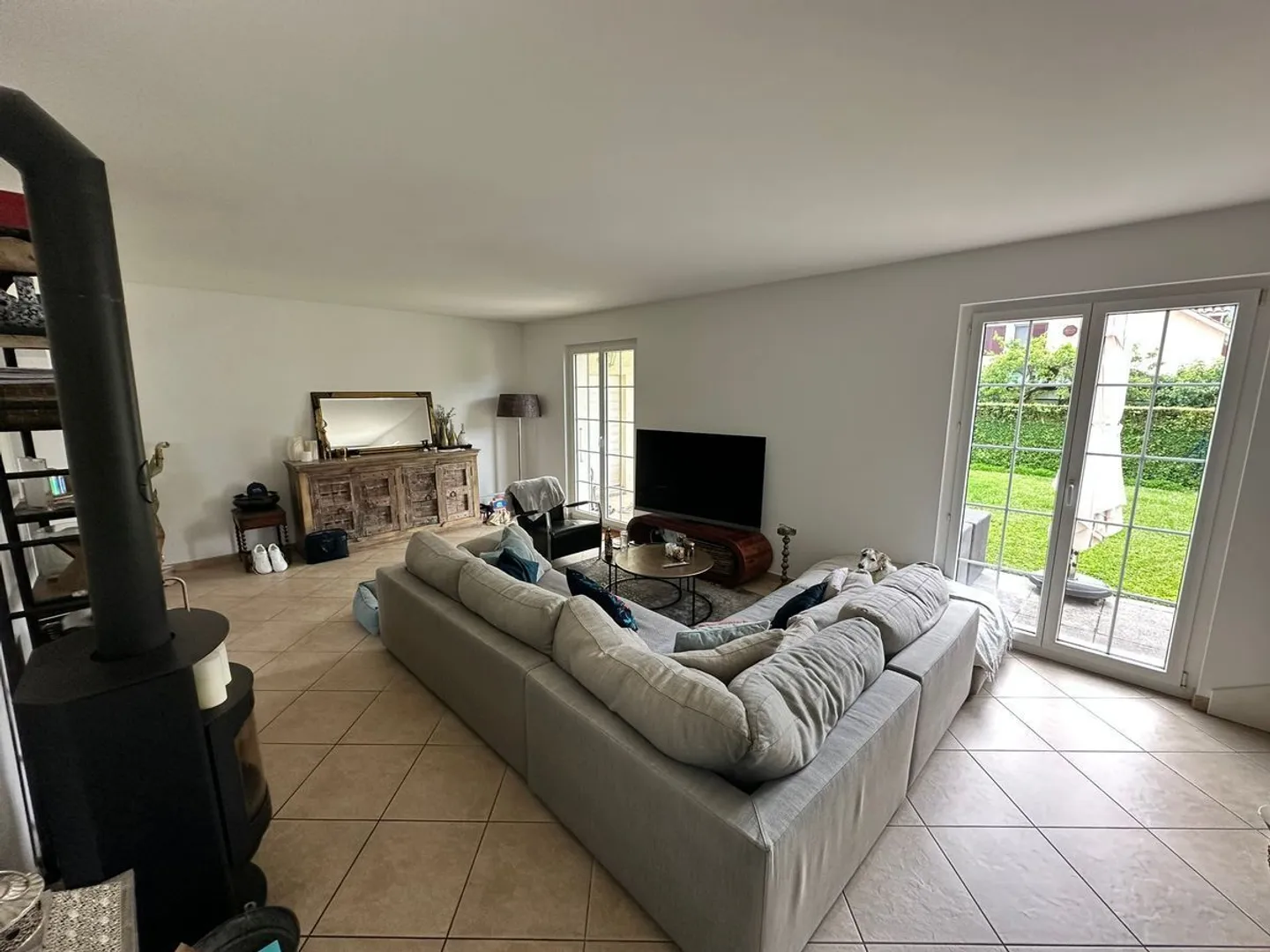 Charmante villa jumelée de 7 pièces à Vessy - Environnement paisible et résidentiel - Photo 2 sur 13