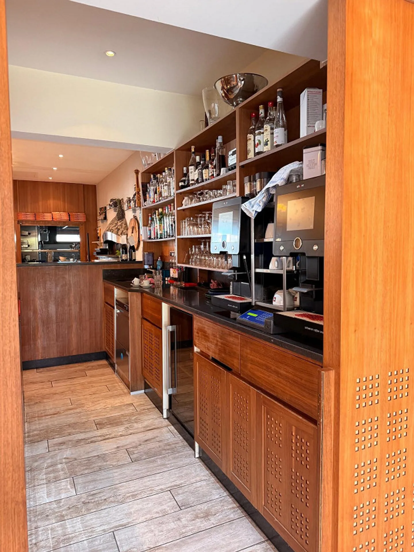 Experienced and innovative tenant for well-maintained restaurant - Photo 3 of 12
