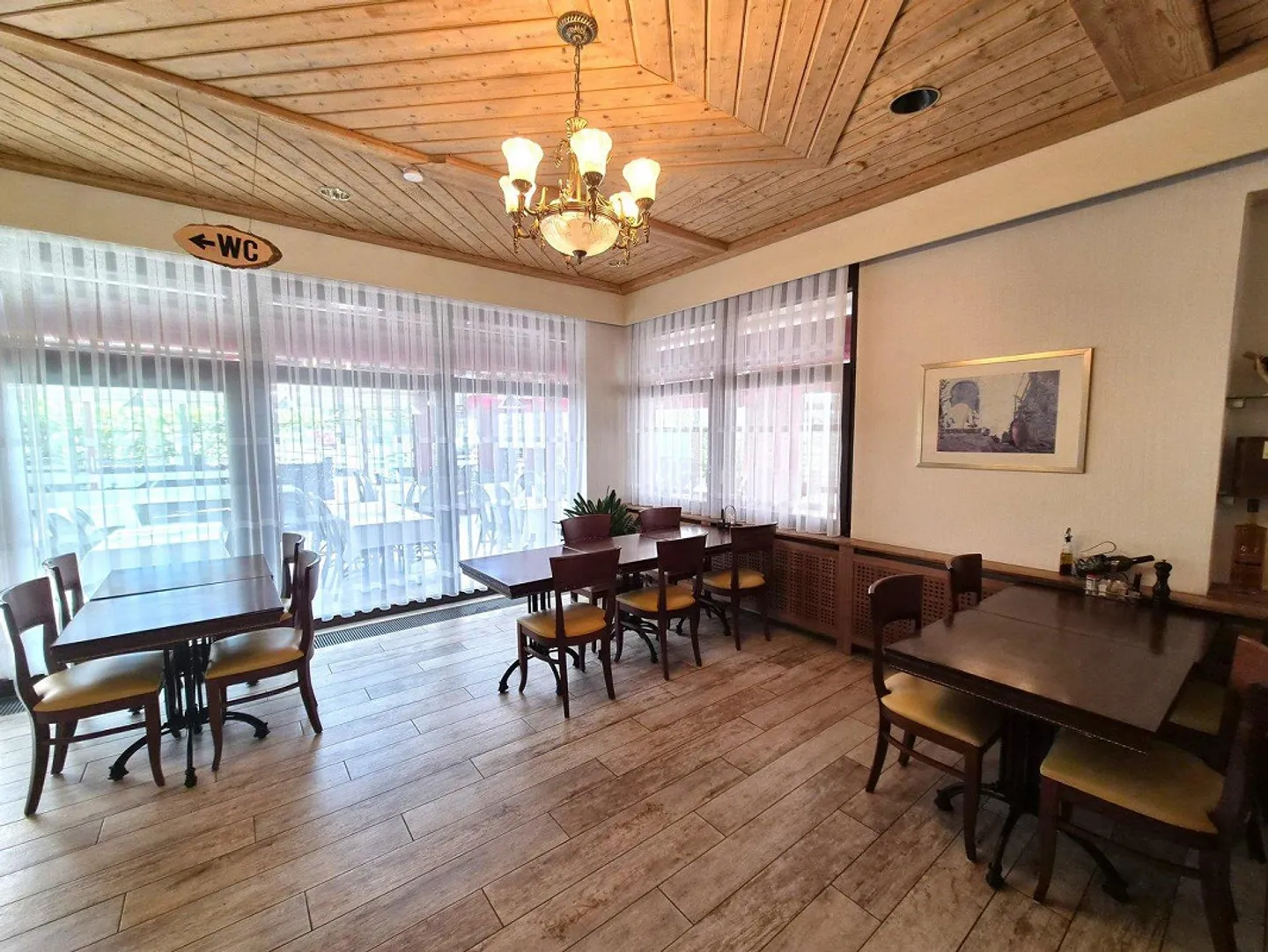 Experienced and innovative tenant for well-maintained restaurant - Photo 7 of 12