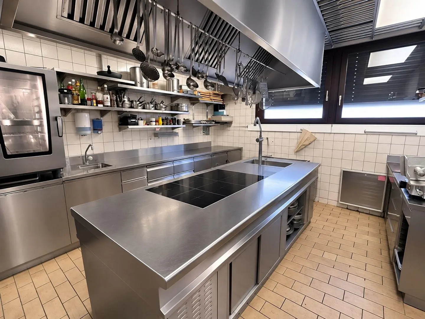 Experienced and innovative tenant for well-maintained restaurant - Photo 11 of 12