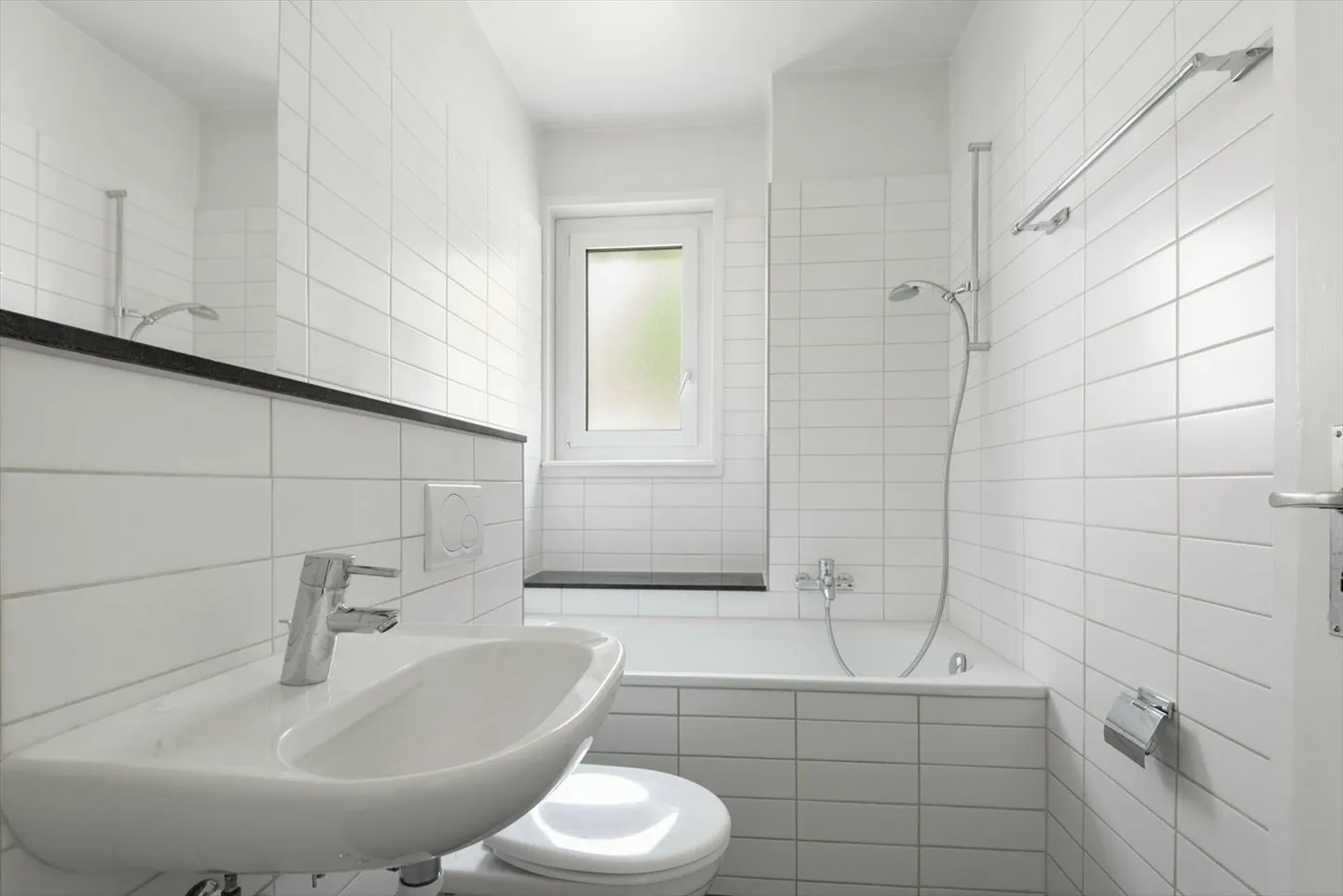 Apartment for rent - Photo 3 of 6