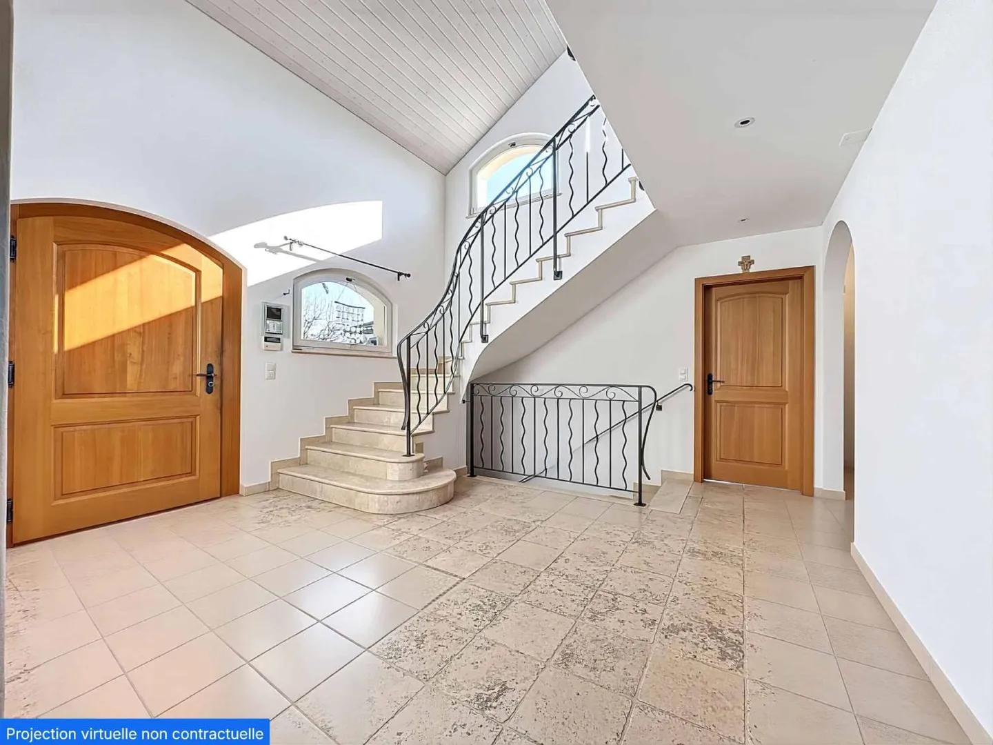 Magnificent Southern Villa with Pool - Photo 2 of 12