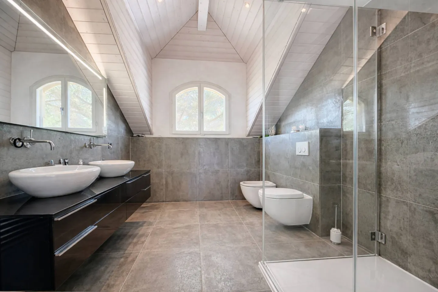 Magnificent Southern Villa with Pool - Photo 9 of 12