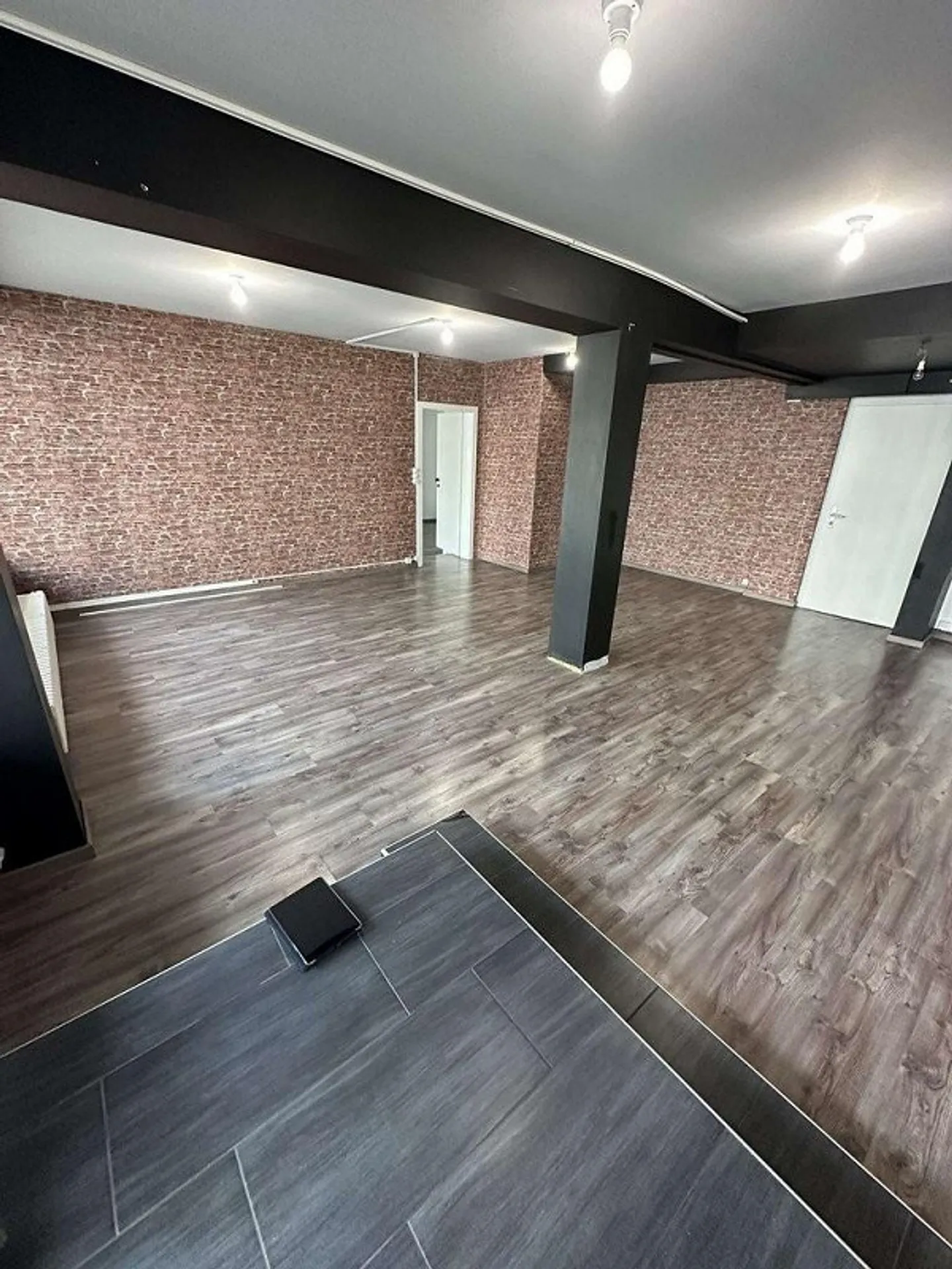 Arcade con due vetrine vicino al centro città - Foto 2 di 5