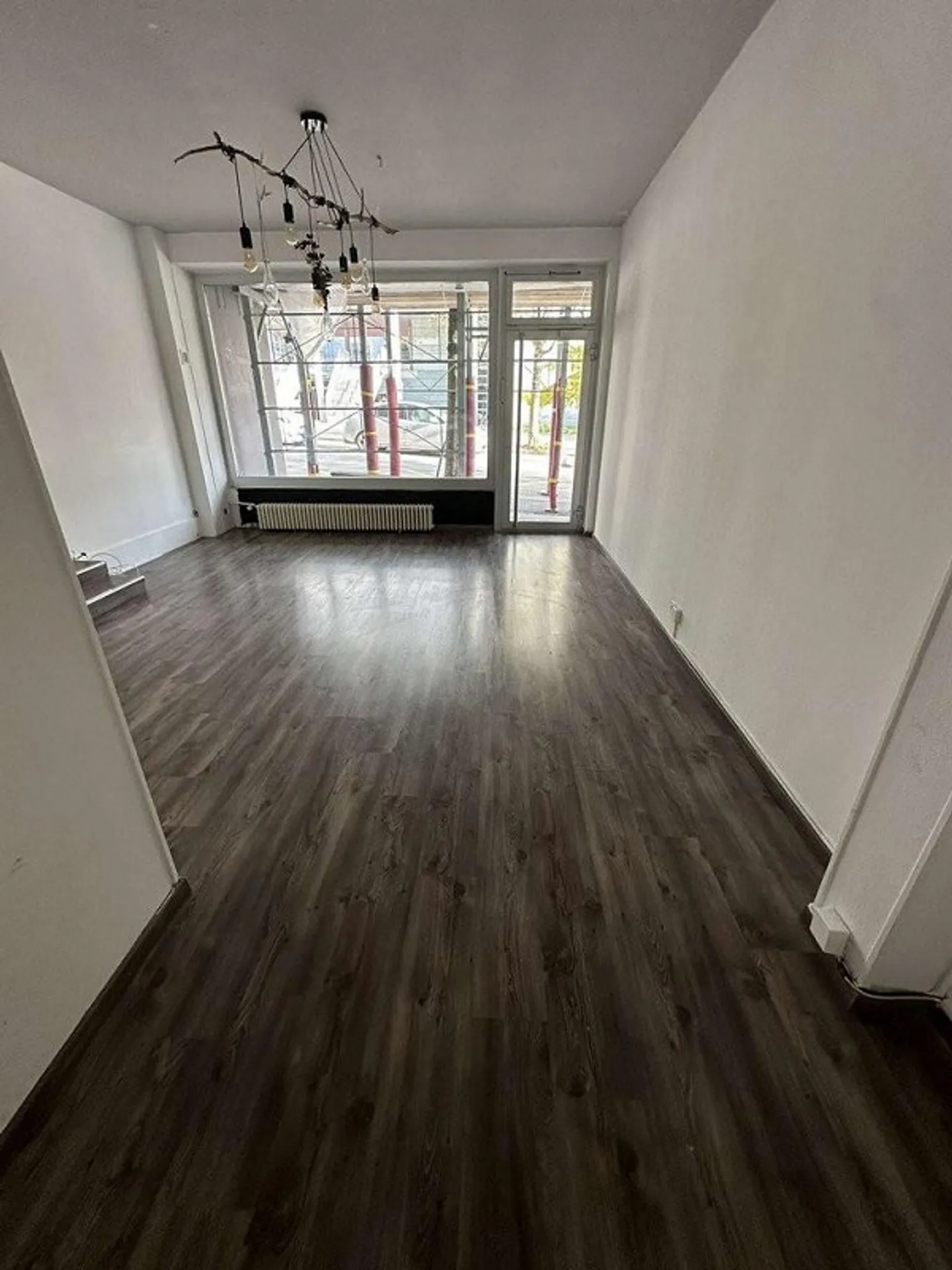 Arcade con due vetrine vicino al centro città - Foto 4 di 5