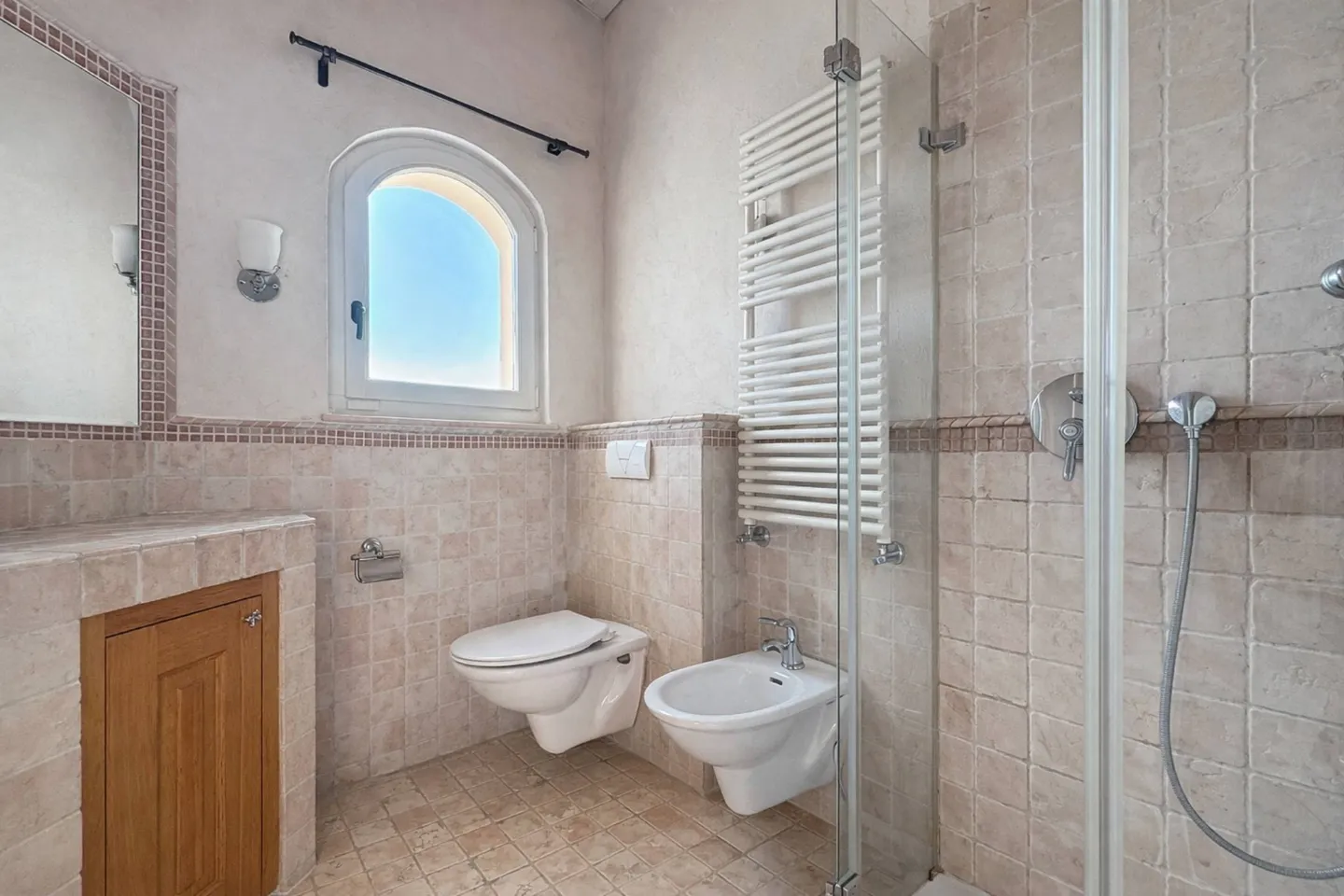 Magnificent Southern Villa with Pool - Photo 11 of 12