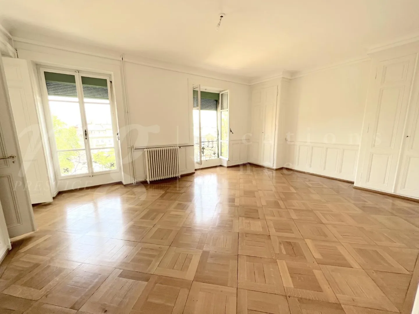 MAGNIFICENT HAUSSMANNIAN APARTMENT WITH 10 ROOMS - 260 m2 - NEAR RUSSIAN CHURCH - Photo 4 of 9