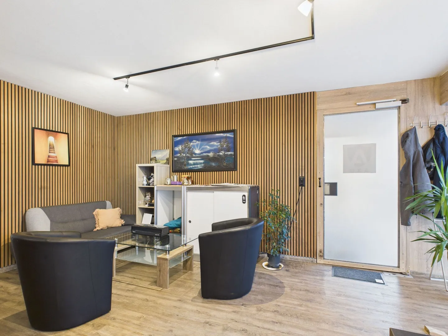 Bureau bien entretenu sur deux étages à Feldbergstrasse - Photo 2 sur 7