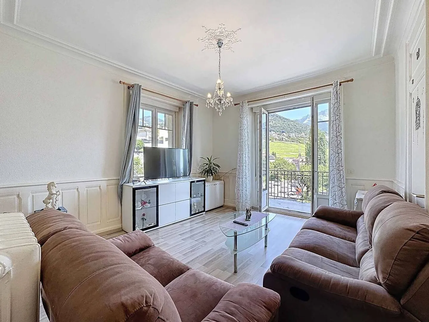 Schöne 4,5-Zimmer-Wohnung mit Blick auf den See und die Berge - Foto 3 von 10