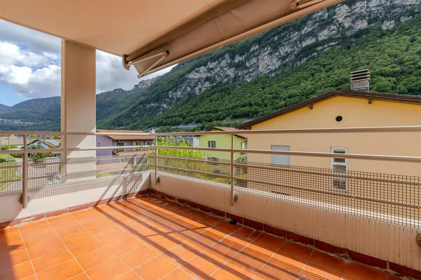 Appartamento spazioso con vista giardino - Foto 1 di 12