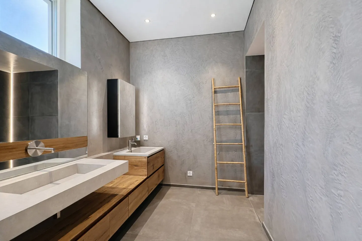 Modern villa with over 350 m² of living space and lake view - Photo 8 of 13