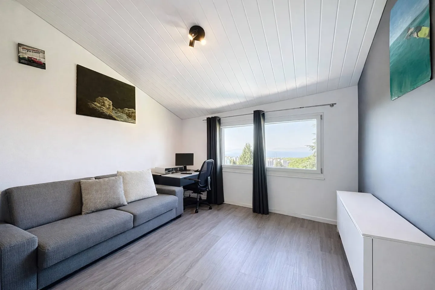 Modern villa with over 350 m² of living space and lake view - Photo 12 of 13