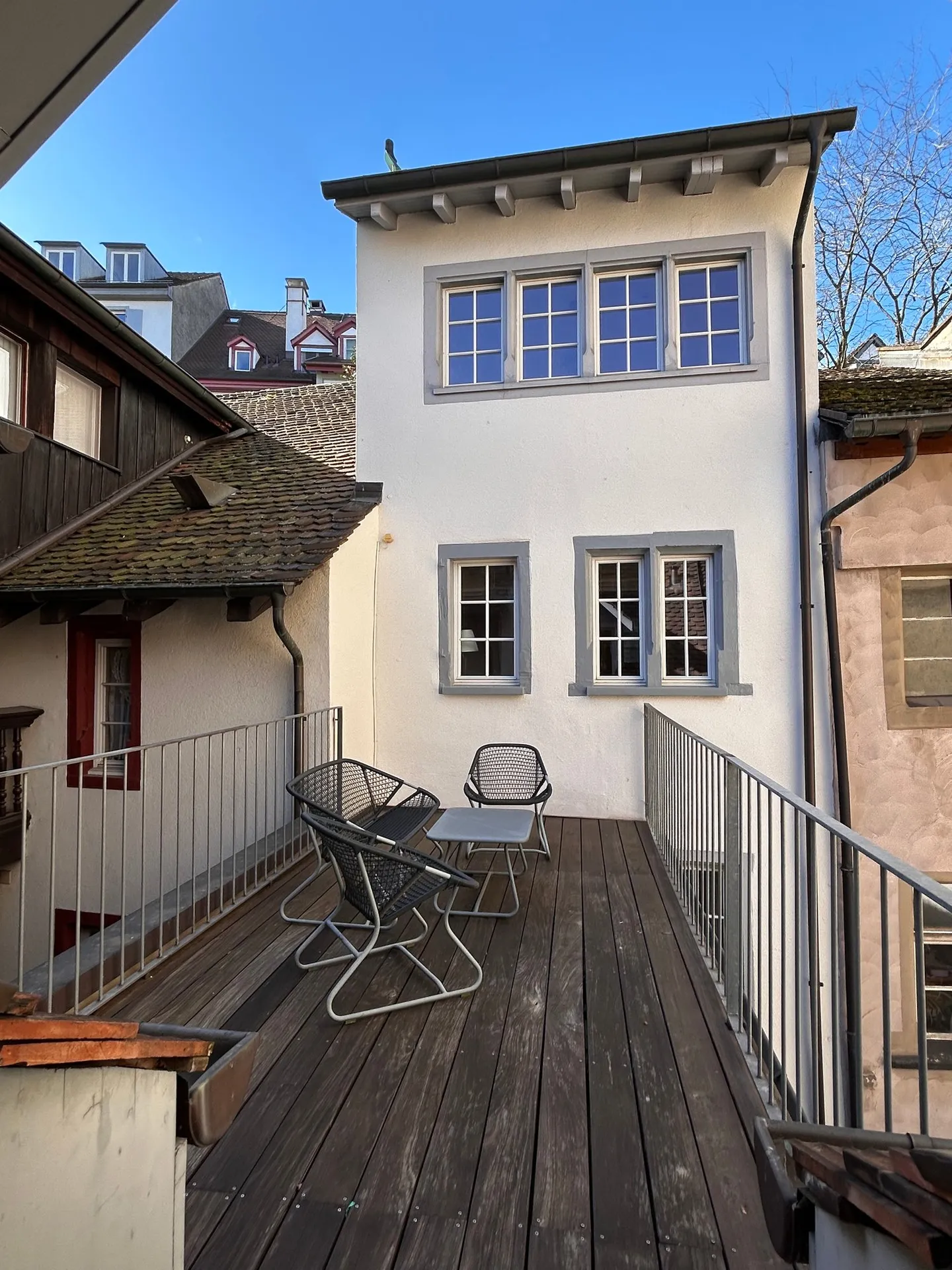Bâtiment résidentiel et commercial historique au cœur de Bâle - Photo 1 sur 33