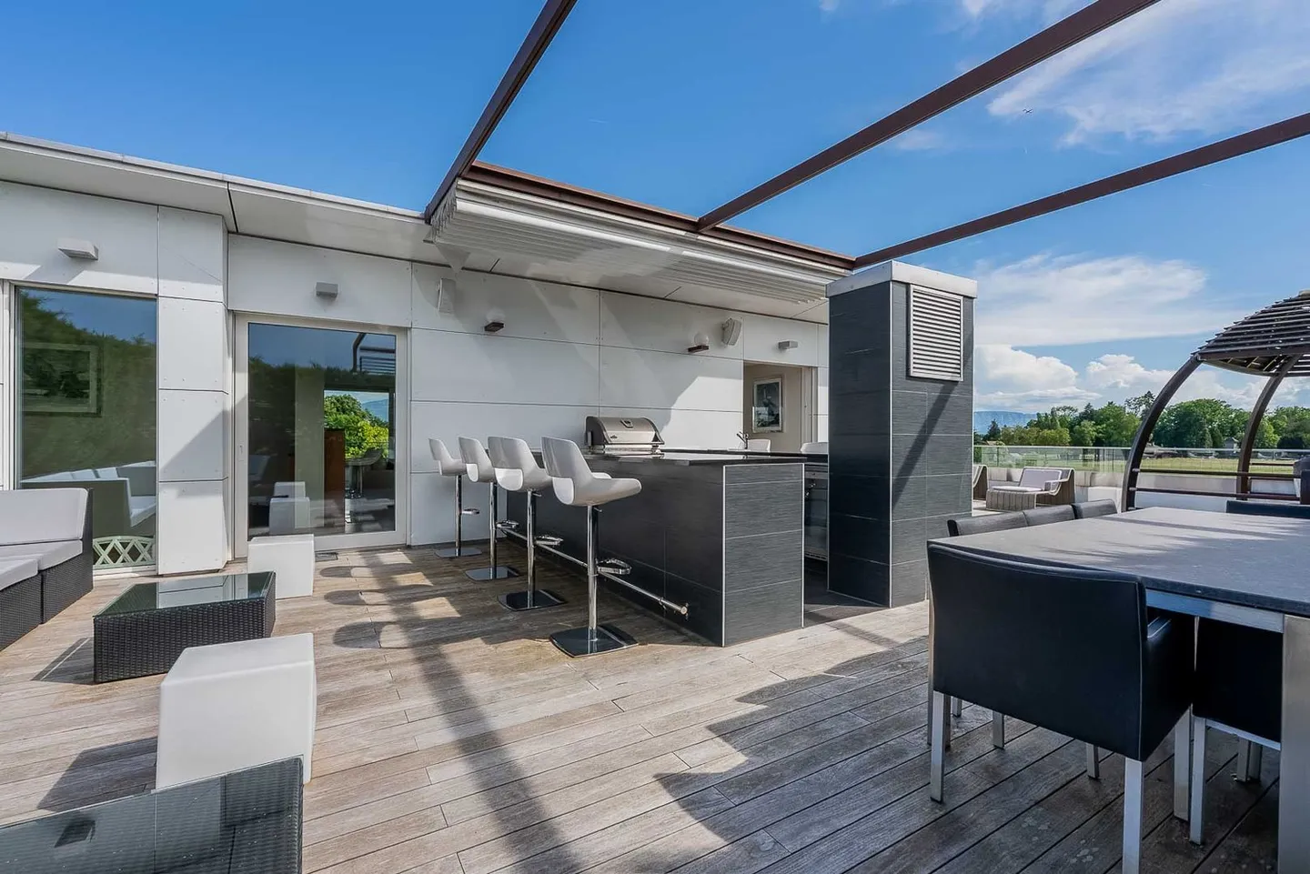 Appartement luxueux occupant tout le bâtiment - Photo 3 sur 22