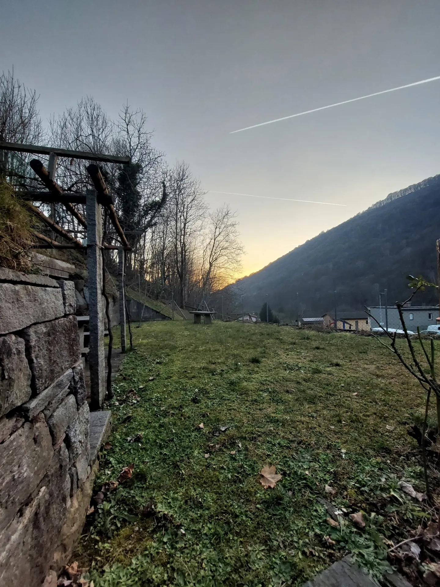 Spacious townhouse with 3 rooms and balcony in Odogno - Photo 9 of 12