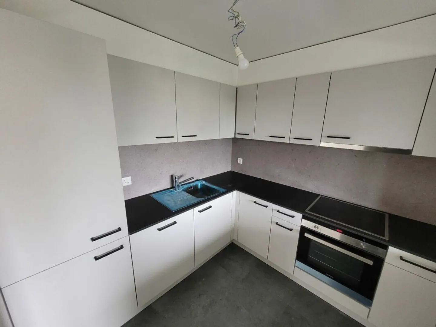 Bell'appartamento di 4.5 locali ristrutturato nel 2022 in un quartiere tranquillo! - Foto 1 di 10