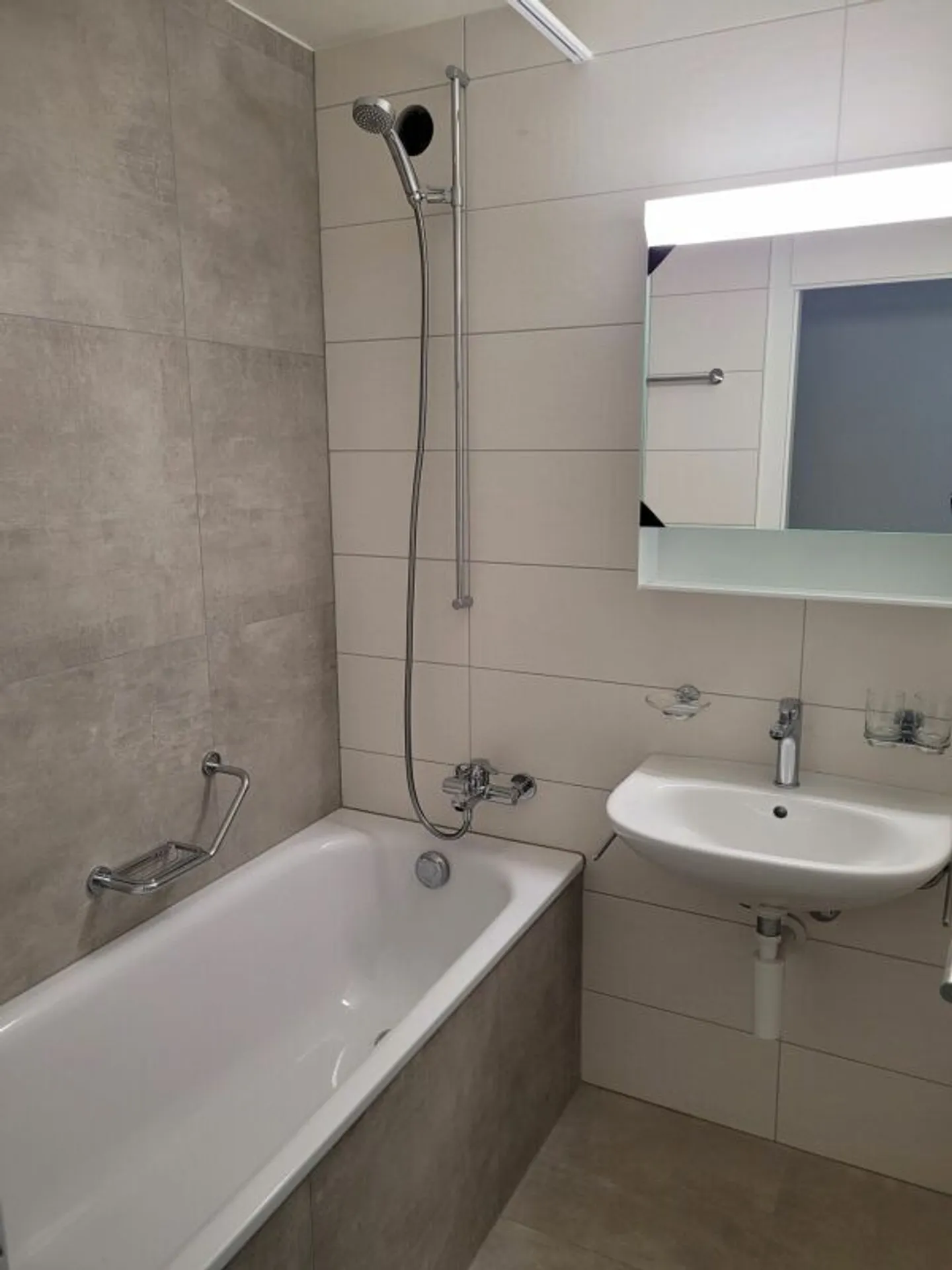 Bell'appartamento di 4.5 locali ristrutturato nel 2022 in un quartiere tranquillo! - Foto 4 di 10