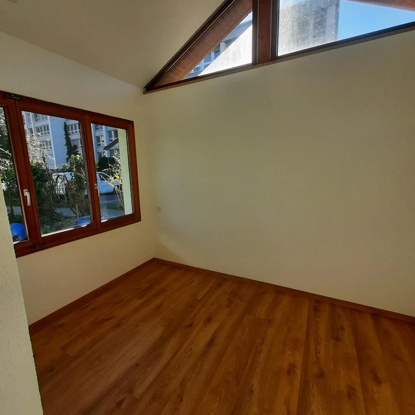 Casa bifamiliare con giardino - Foto 8 di 18