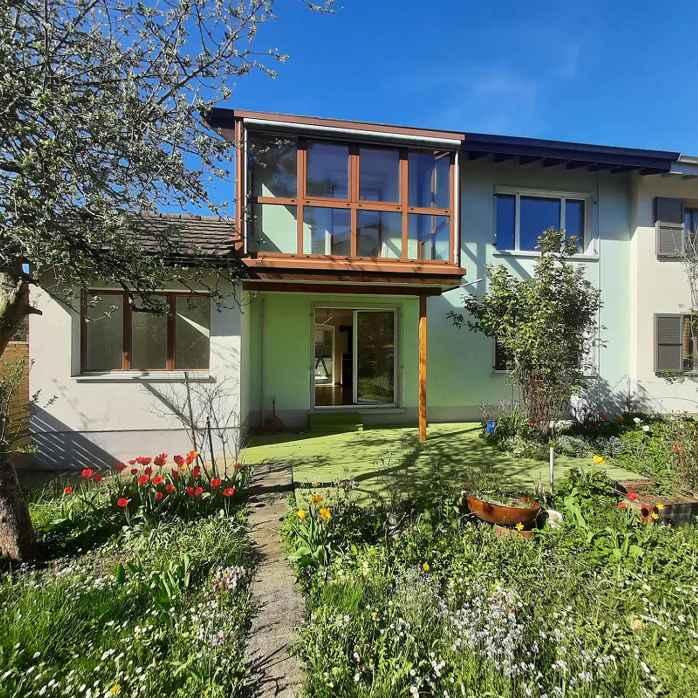 Casa bifamiliare con giardino - Foto 1 di 18