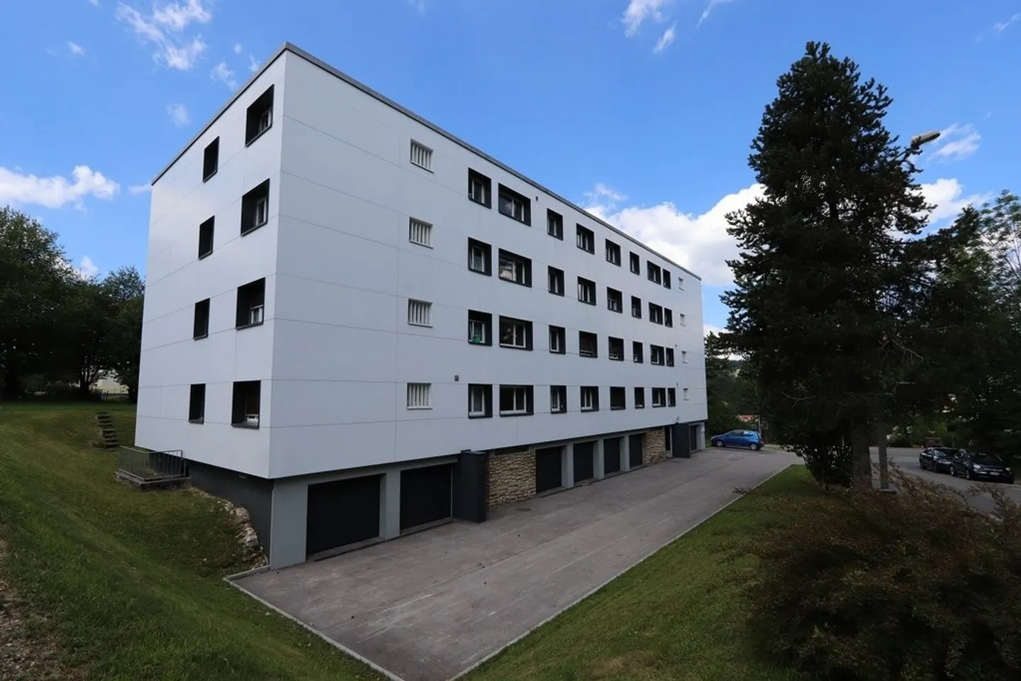 Superbe appartement de 4 pièces avec balcon - Photo 1 sur 11