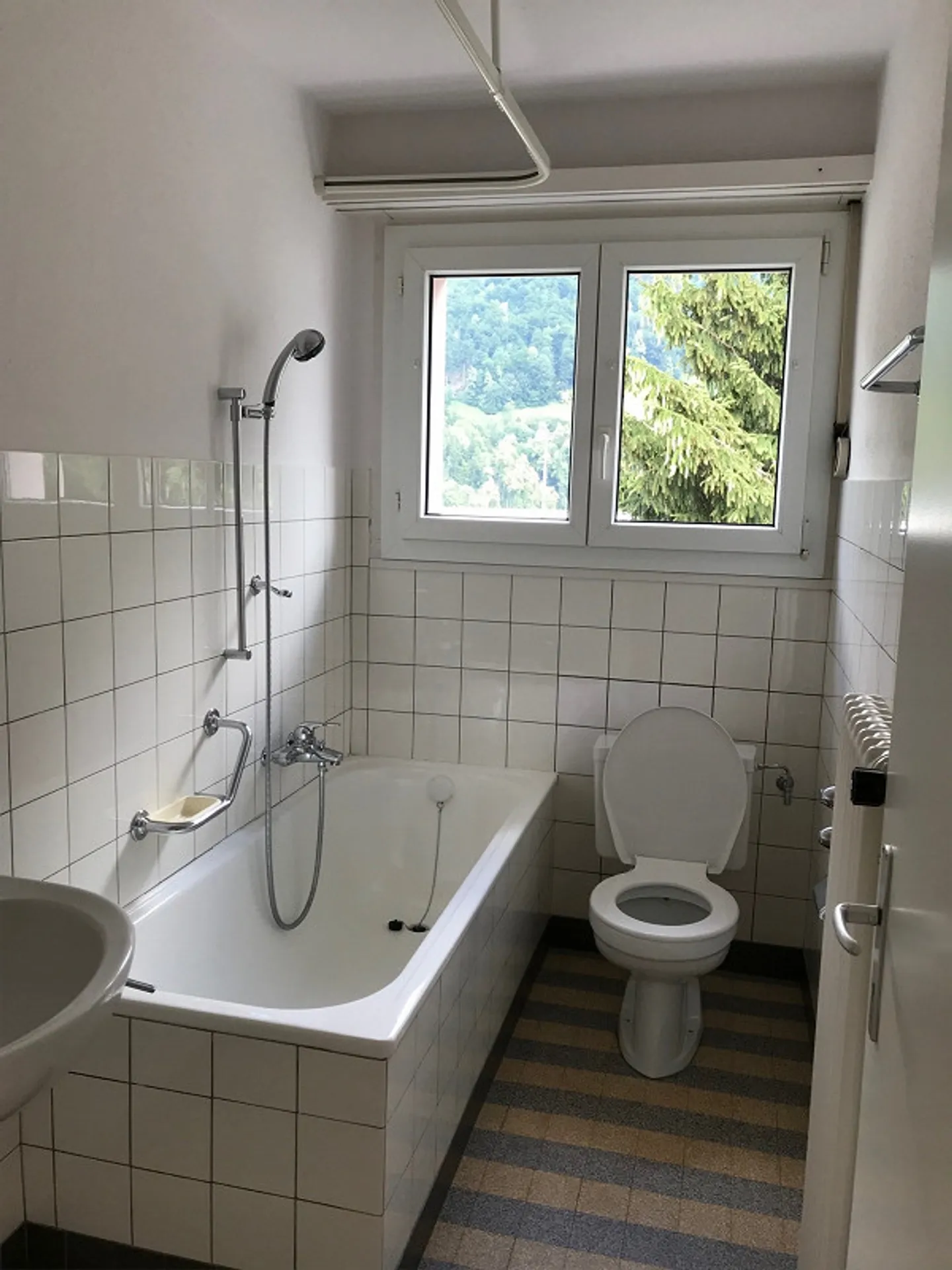 Appartamento 3,5 locali in una posizione tranquilla e soleggiata - Foto 6 di 9