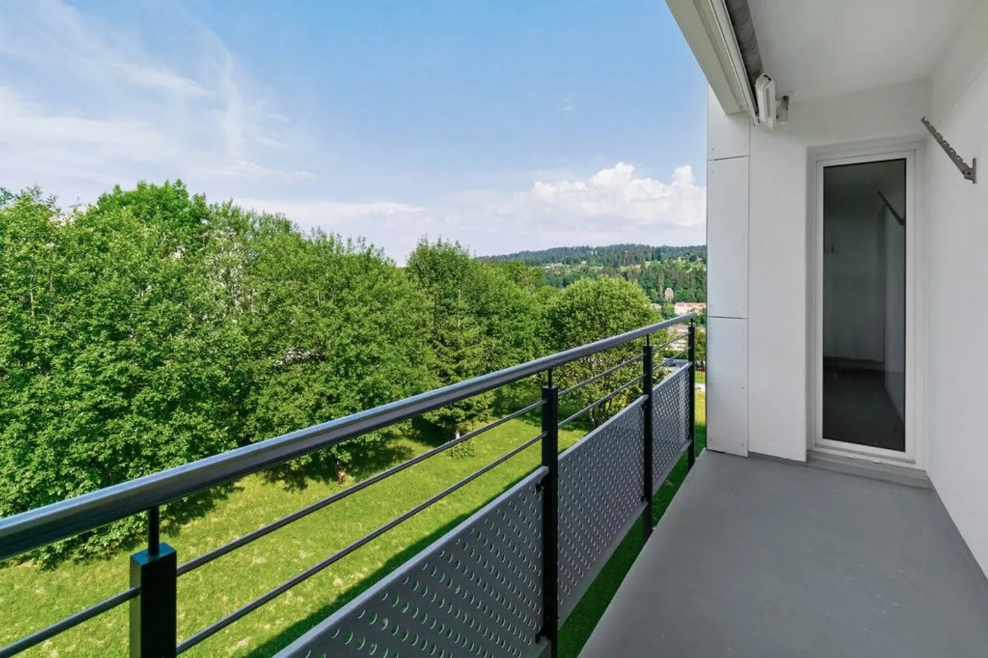 Superbe appartement de 4 pièces avec balcon - Photo 3 sur 11