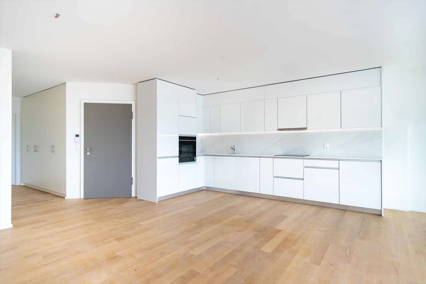 UNIQUE! 5.5-room penthouse of 180m2 with a 168m rooftop terrace - Photo 4 of 13