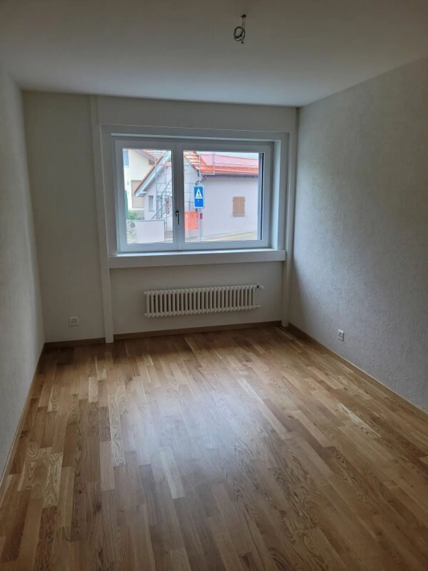 Bell'appartamento di 4.5 locali ristrutturato nel 2022 in un quartiere tranquillo! - Foto 9 di 10