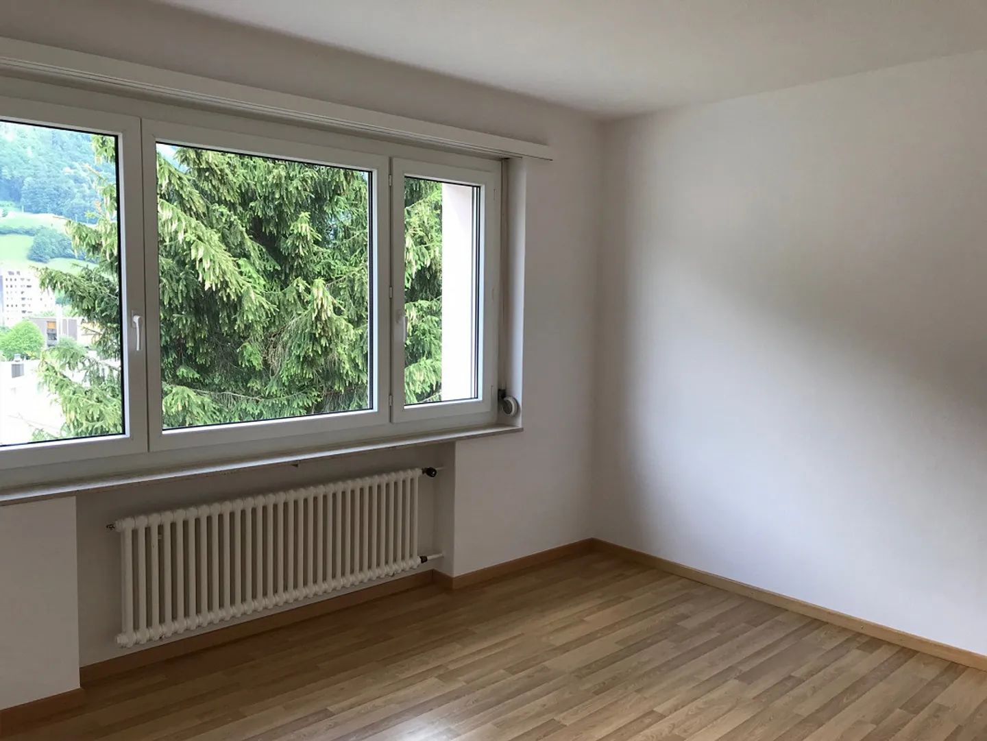 Appartamento 3,5 locali in una posizione tranquilla e soleggiata - Foto 8 di 9