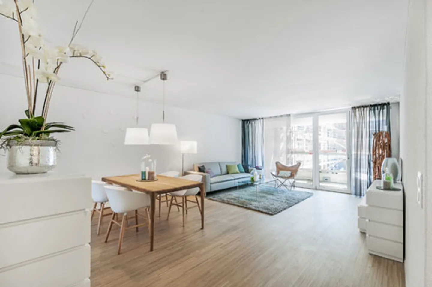 Hawthorn Court - Modern Apartment with Loggia - Photo 2 of 5