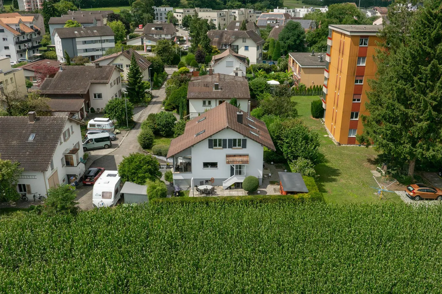 Charming 4.5-Room Single-Family House with Panoramic View in Studen - Photo 3 of 17