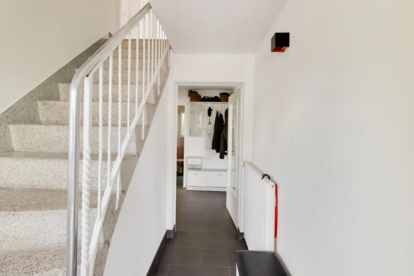 Charming 4.5-Room Single-Family House with Panoramic View in Studen - Photo 12 of 17