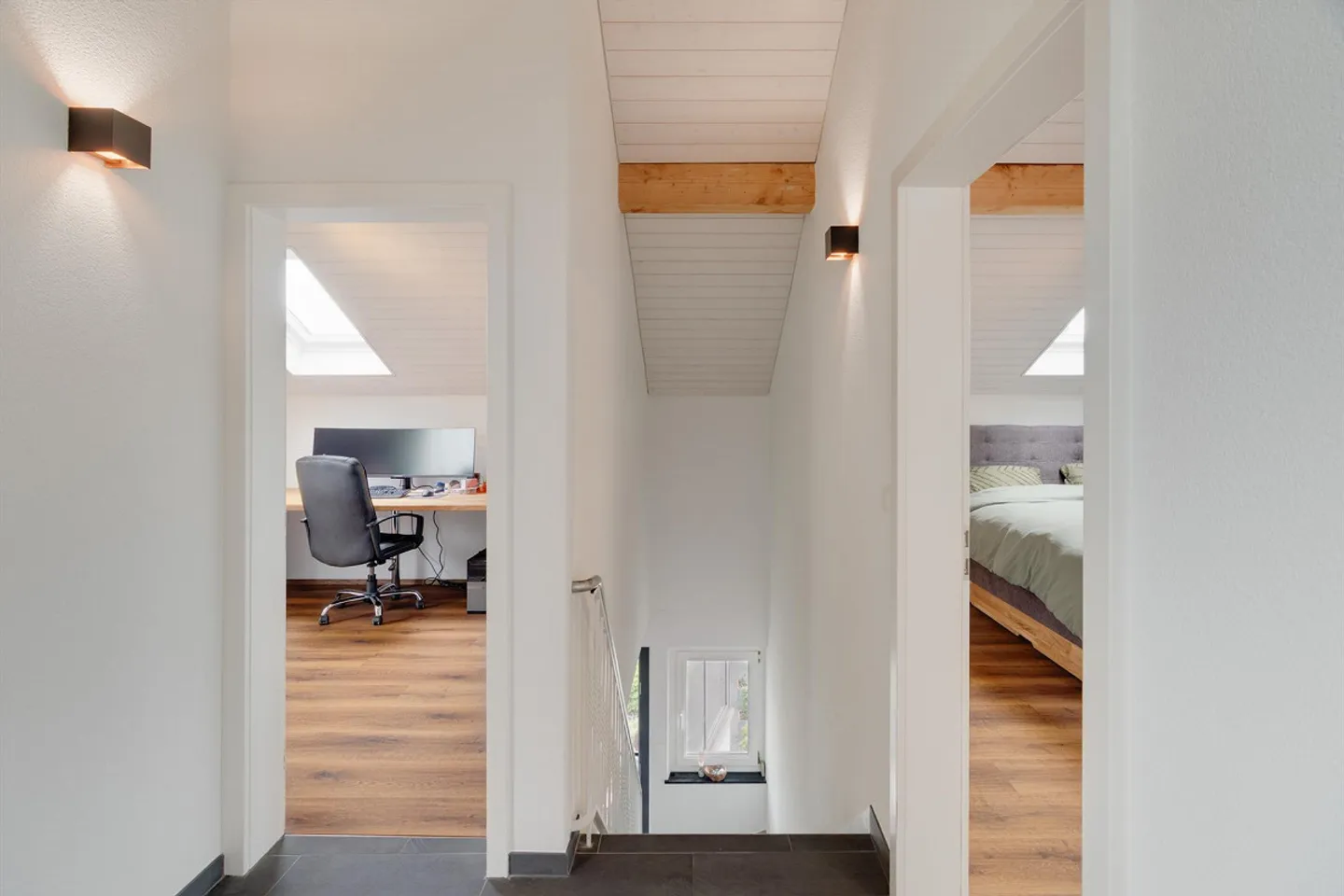 Charming 4.5-Room Single-Family House with Panoramic View in Studen - Photo 13 of 17