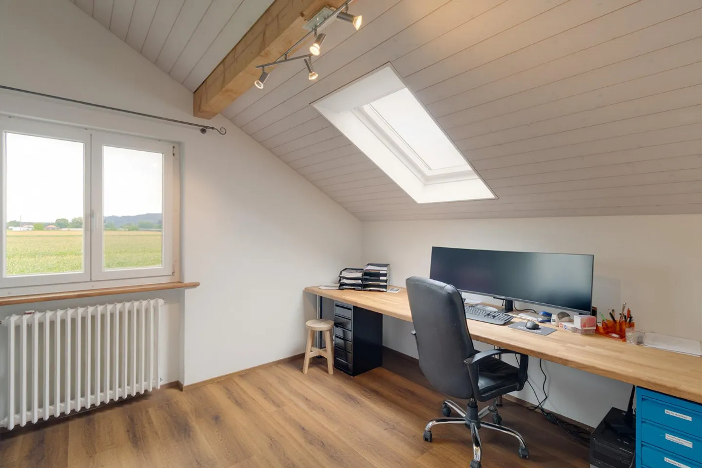 Charming 4.5-Room Single-Family House with Panoramic View in Studen - Photo 16 of 17