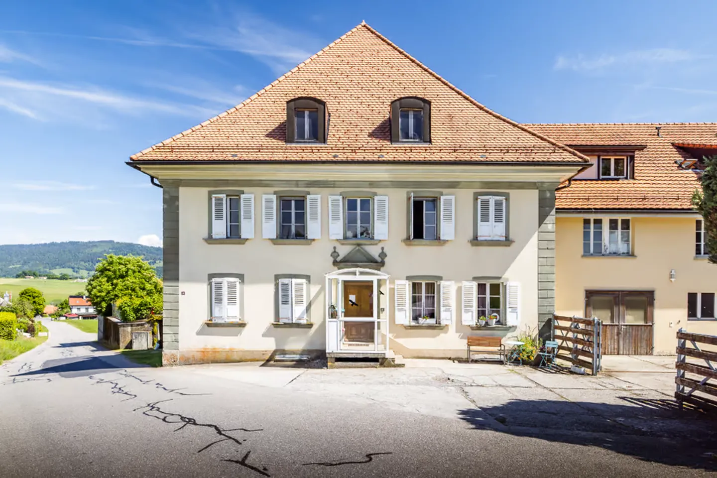Rare opportunity: vast estate with building potential - Photo 3 of 13