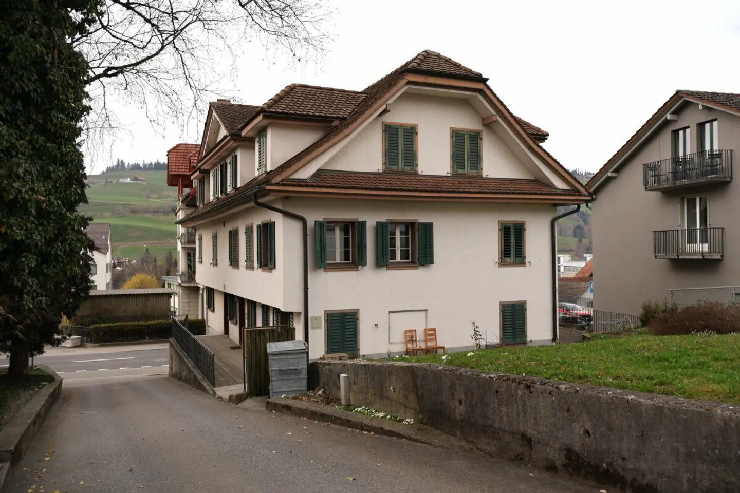 Mehrfamilienhaus mit Potenzial - Foto 3 von 12