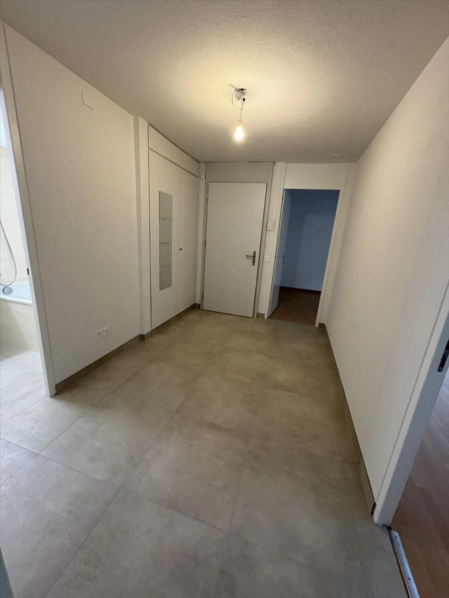 Appartement de 3.5 pièces au 3ème étage entièrement rénové - Photo 3 sur 8