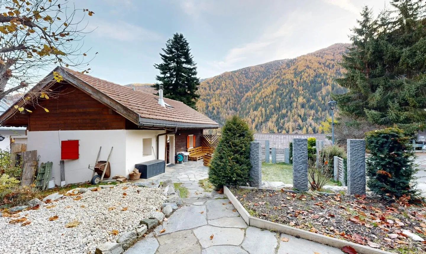 Exclusif: Chalet sur trois niveaux avec jardin - Photo 4 sur 11