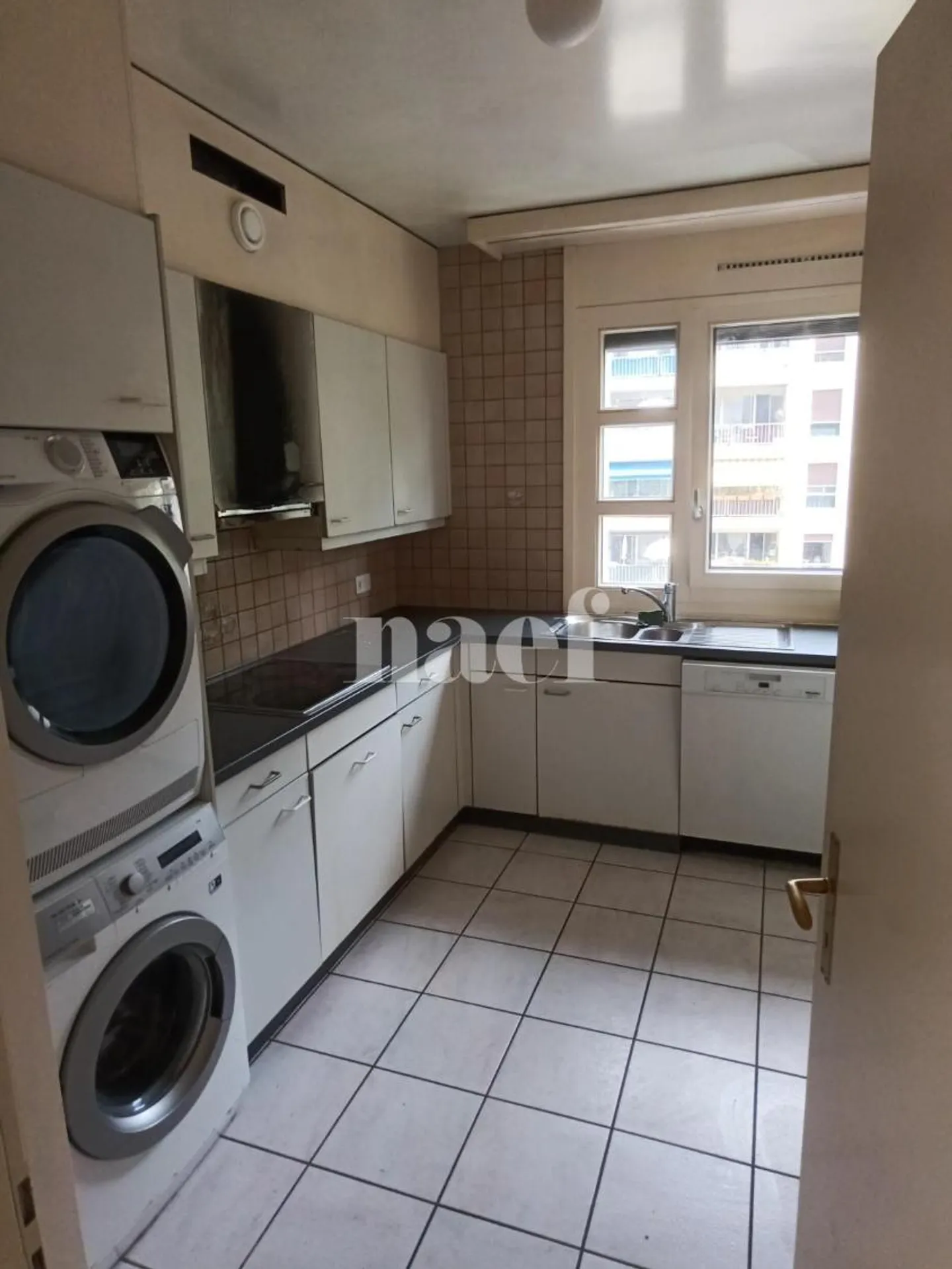 Apartment with 5 rooms and large balcony in Carouge - Photo 3 of 10