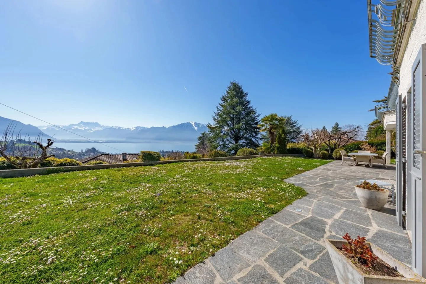 Charming property with breathtaking views - Photo 1 of 13