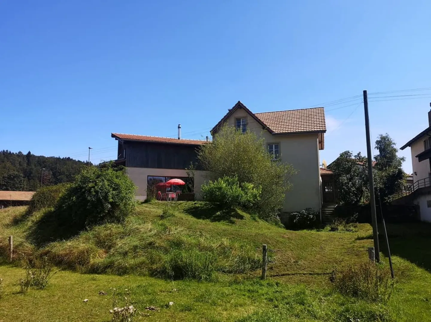Large family home with 8.5 rooms in Lajoux, possibility of managing guest rooms - Photo 7 of 13