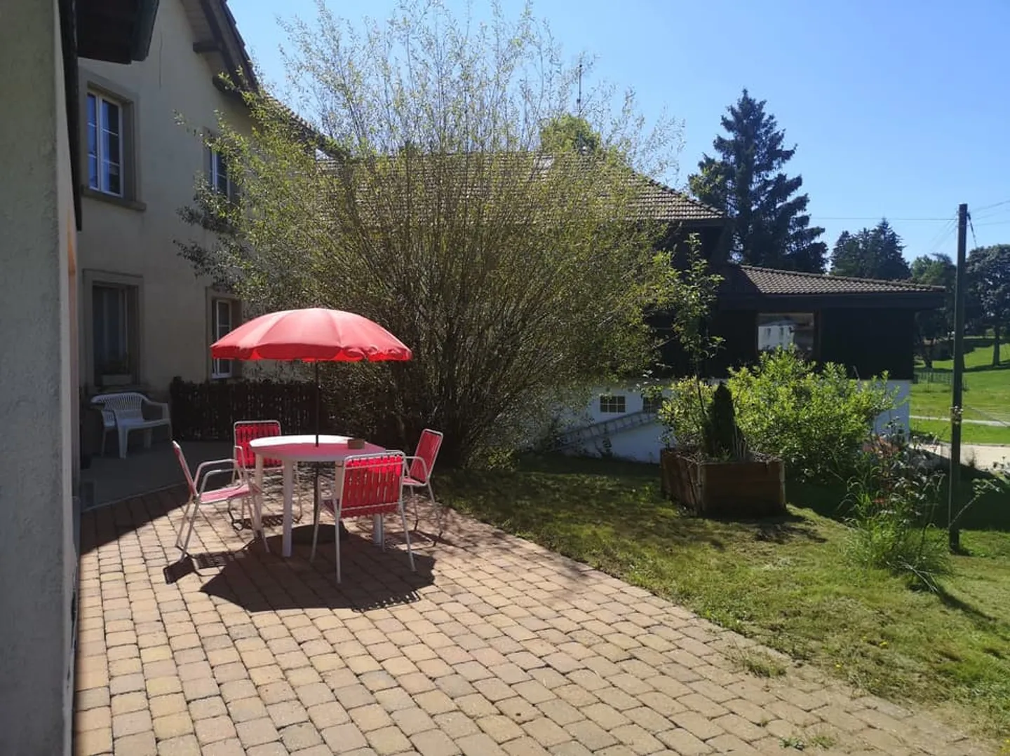 Large family home with 8.5 rooms in Lajoux, possibility of managing guest rooms - Photo 9 of 13
