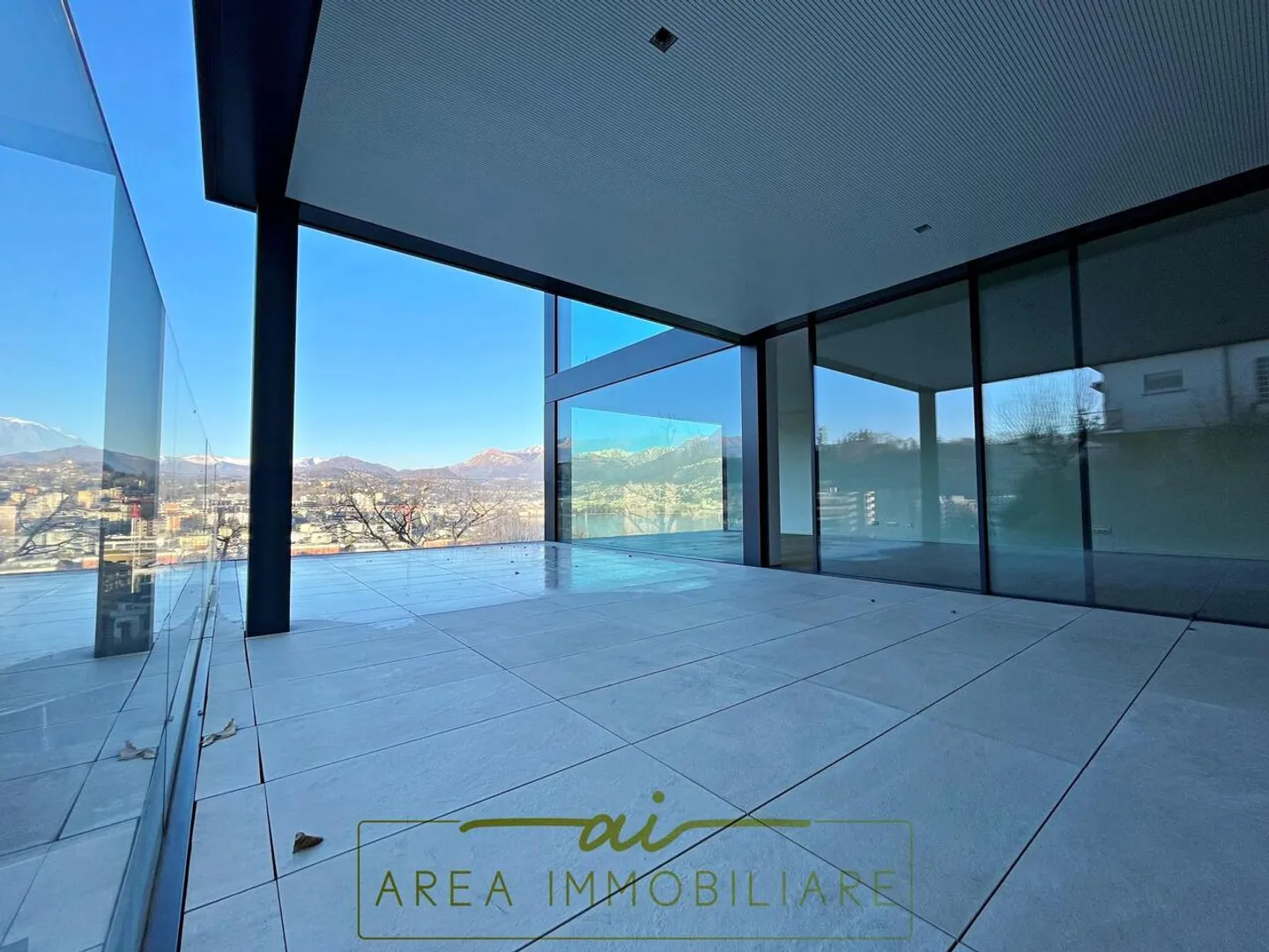 NOUVEAU PENTHOUSE DE 4.5 PIÈCES AVEC VUE SUR LE LAC À PARADISO - Photo 9 sur 13