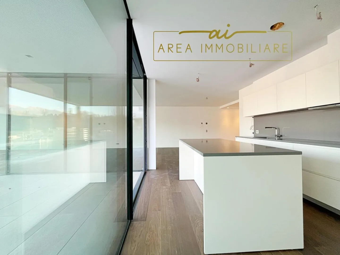 NOUVEAU PENTHOUSE DE 4.5 PIÈCES AVEC VUE SUR LE LAC À PARADISO - Photo 6 sur 13