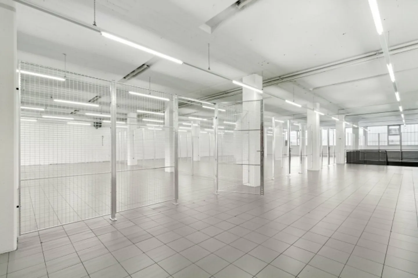 Spazio di stoccaggio di 68m2 in una posizione ideale vicino all'A14 - Foto 1 di 13