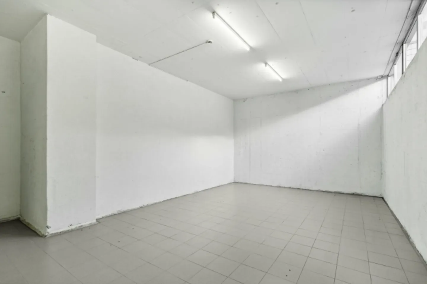 Spazio di stoccaggio di 68m2 in una posizione ideale vicino all'A14 - Foto 11 di 13